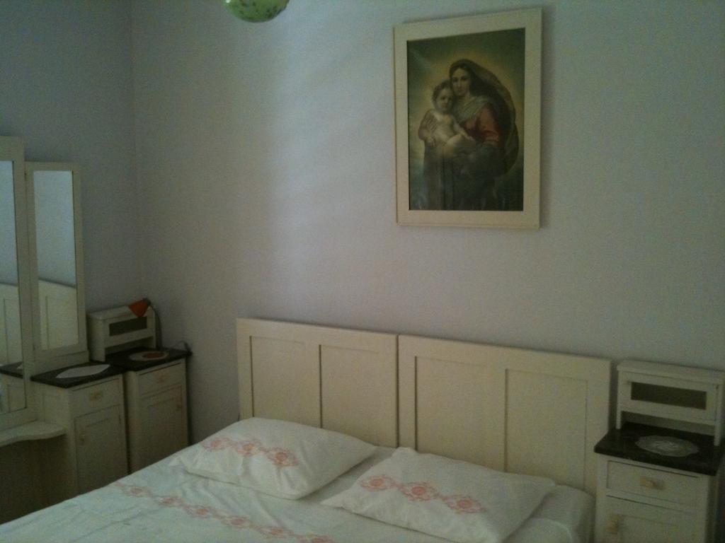 Guest house Hostel Guesthouse Mira